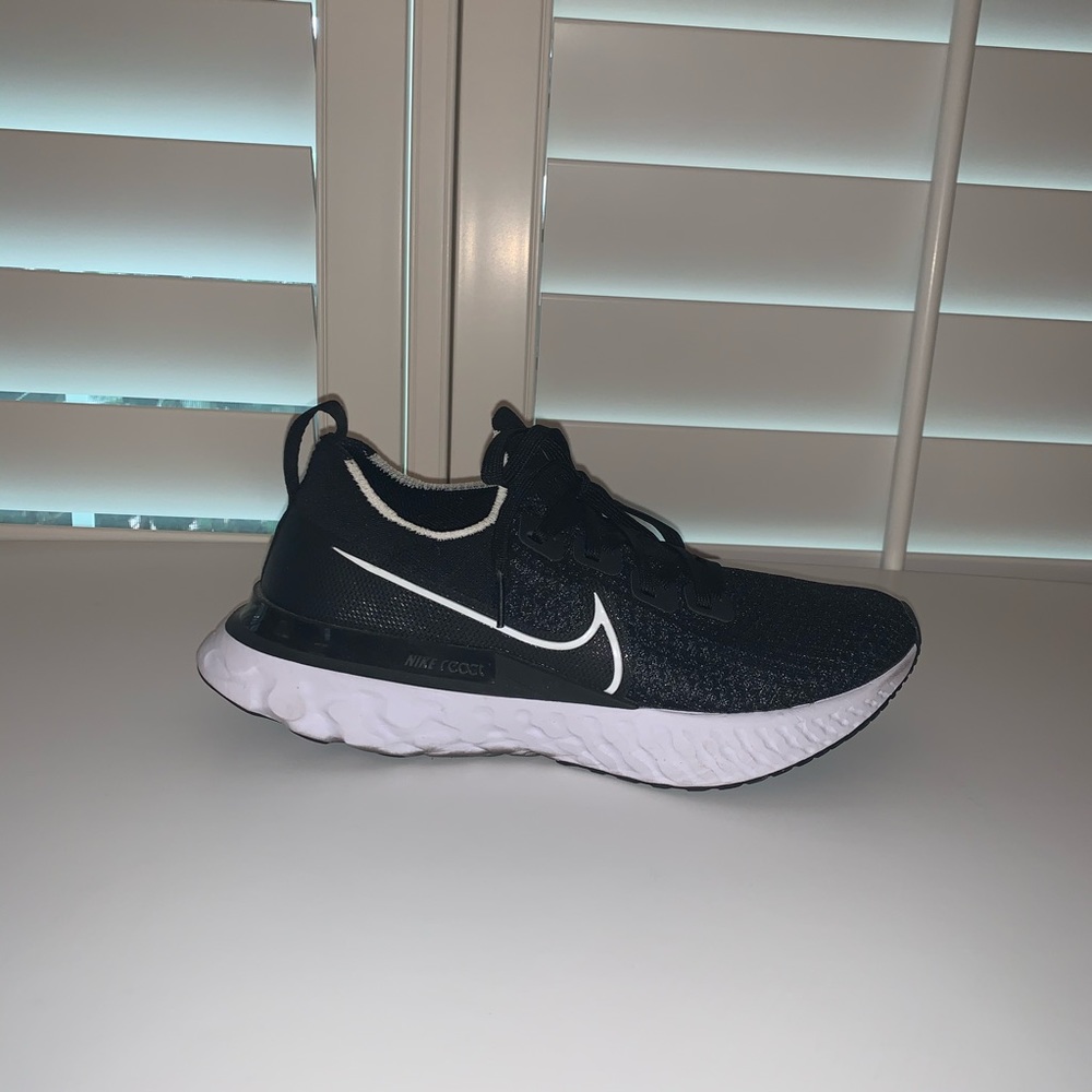 Nike Infinity React Flyknit Running Shoe